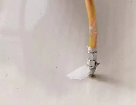 蓝田瓷砖空鼓维修公司专业解答在瓷砖铺贴过程中，如果使用的砂料过粗（如全部使用了粗砂），可能会导致以下问题