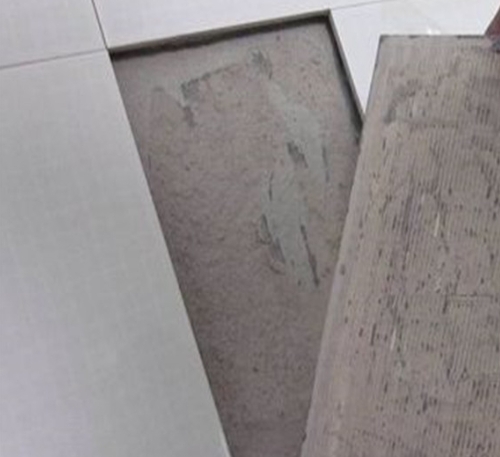 蓝田瓷砖空鼓维修公司分享瓷砖铺贴时如果打浆（即涂抹在瓷砖背面和基层上的砂浆或瓷砖胶）过少，会带来以下问题